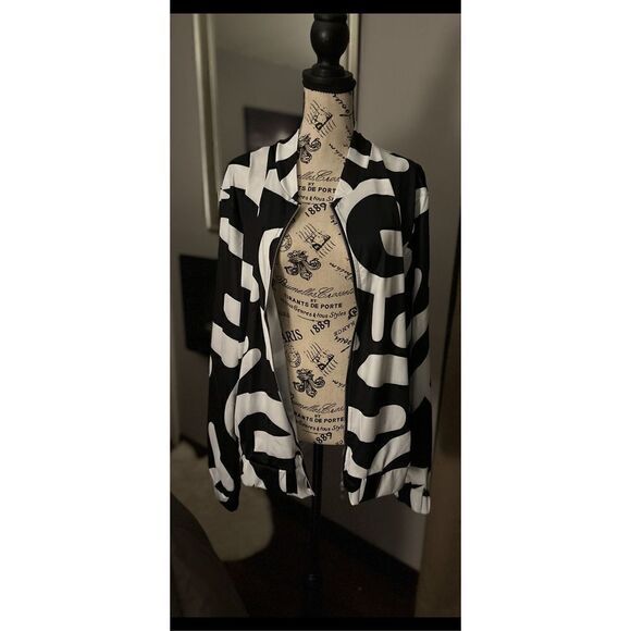 Abstract print, zip-up-lightweight, bomber jacket.Size 14 - Picture 5 of 12
